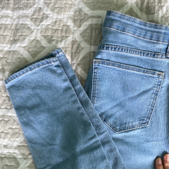 New H&M blue jeans - Picture 2 of 3